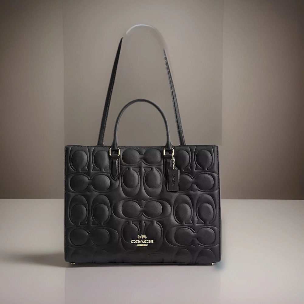 💴Sold💴 
COACH Maggie Large Tote Embossed Signature/Black Leather CY672